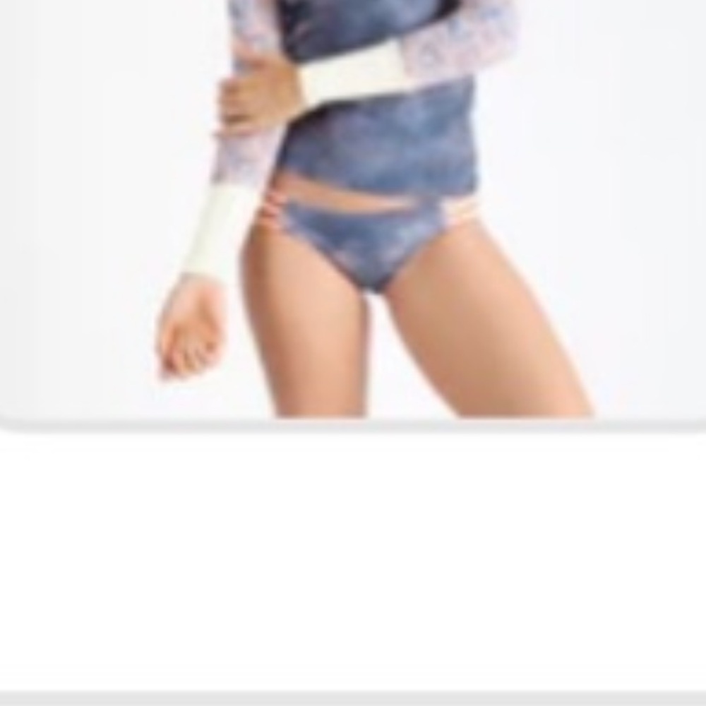 Seea Bundle Rashguard, Swim Shorts and 2 Swim Tops